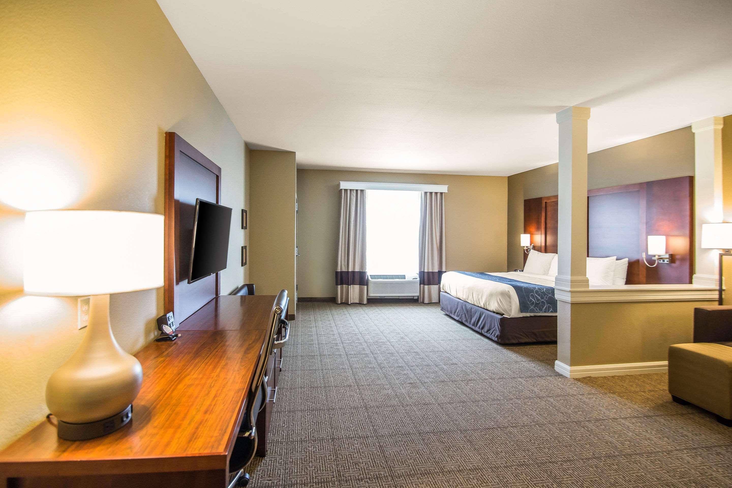 Comfort Suites - Dodge City Zewnętrze zdjęcie