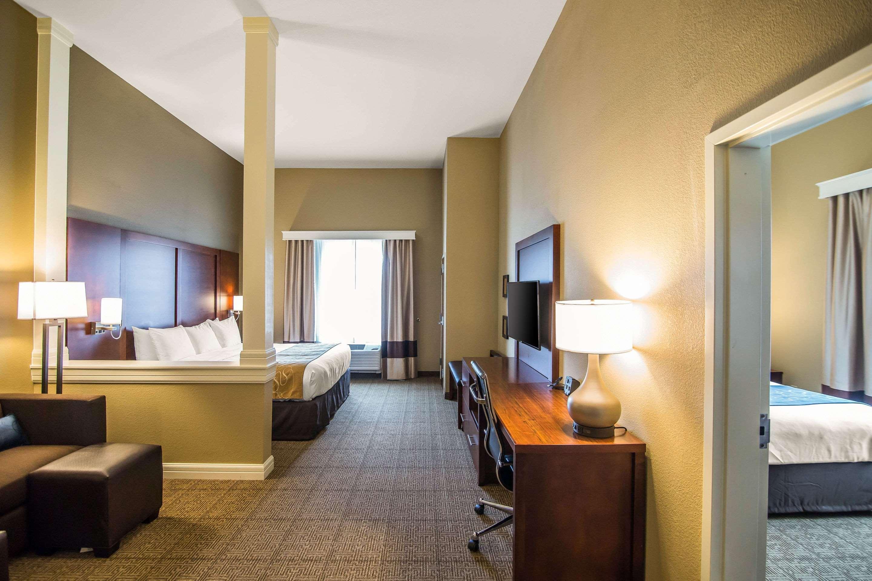 Comfort Suites - Dodge City Zewnętrze zdjęcie