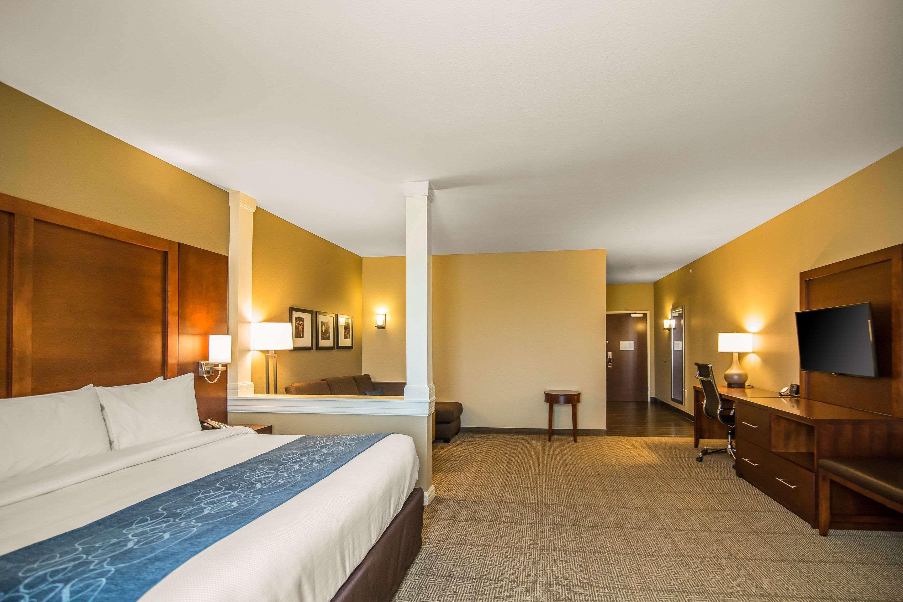 Comfort Suites - Dodge City Zewnętrze zdjęcie