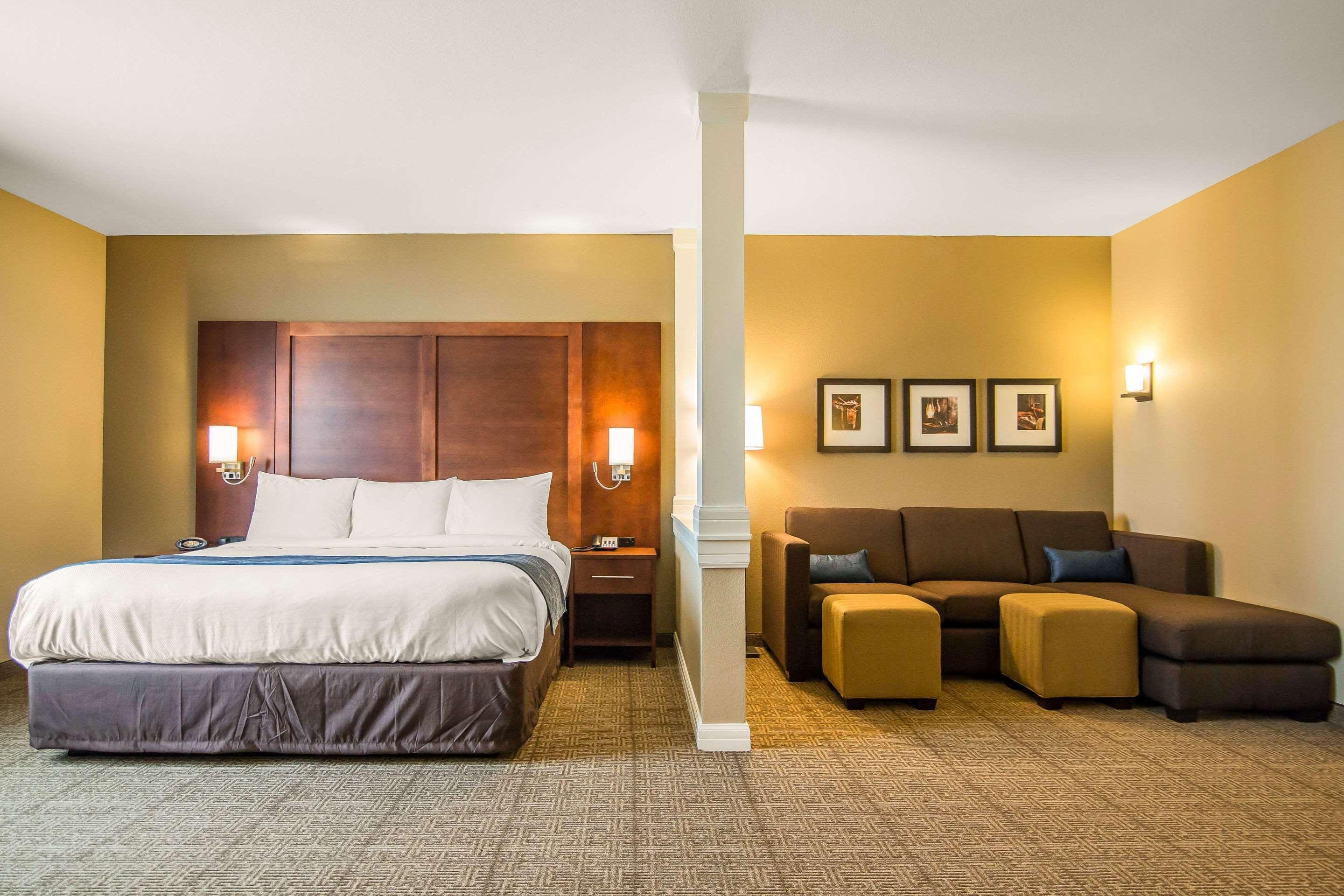 Comfort Suites - Dodge City Zewnętrze zdjęcie