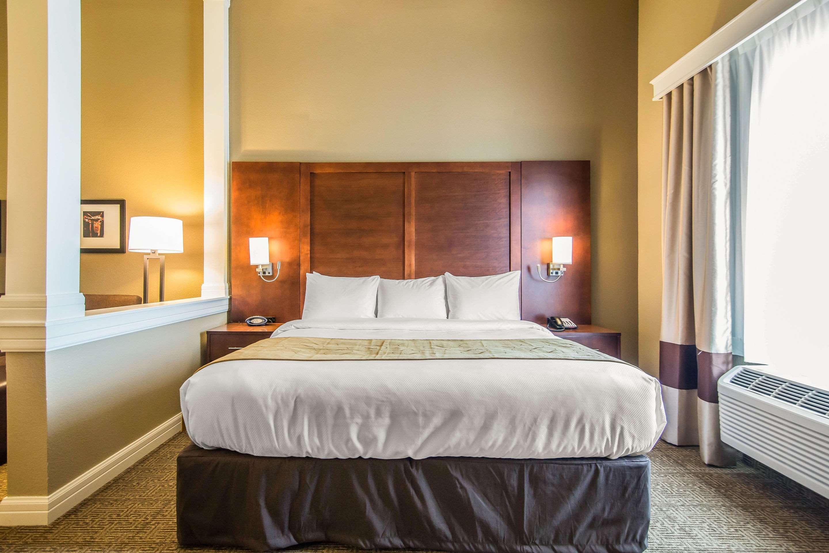Comfort Suites - Dodge City Zewnętrze zdjęcie