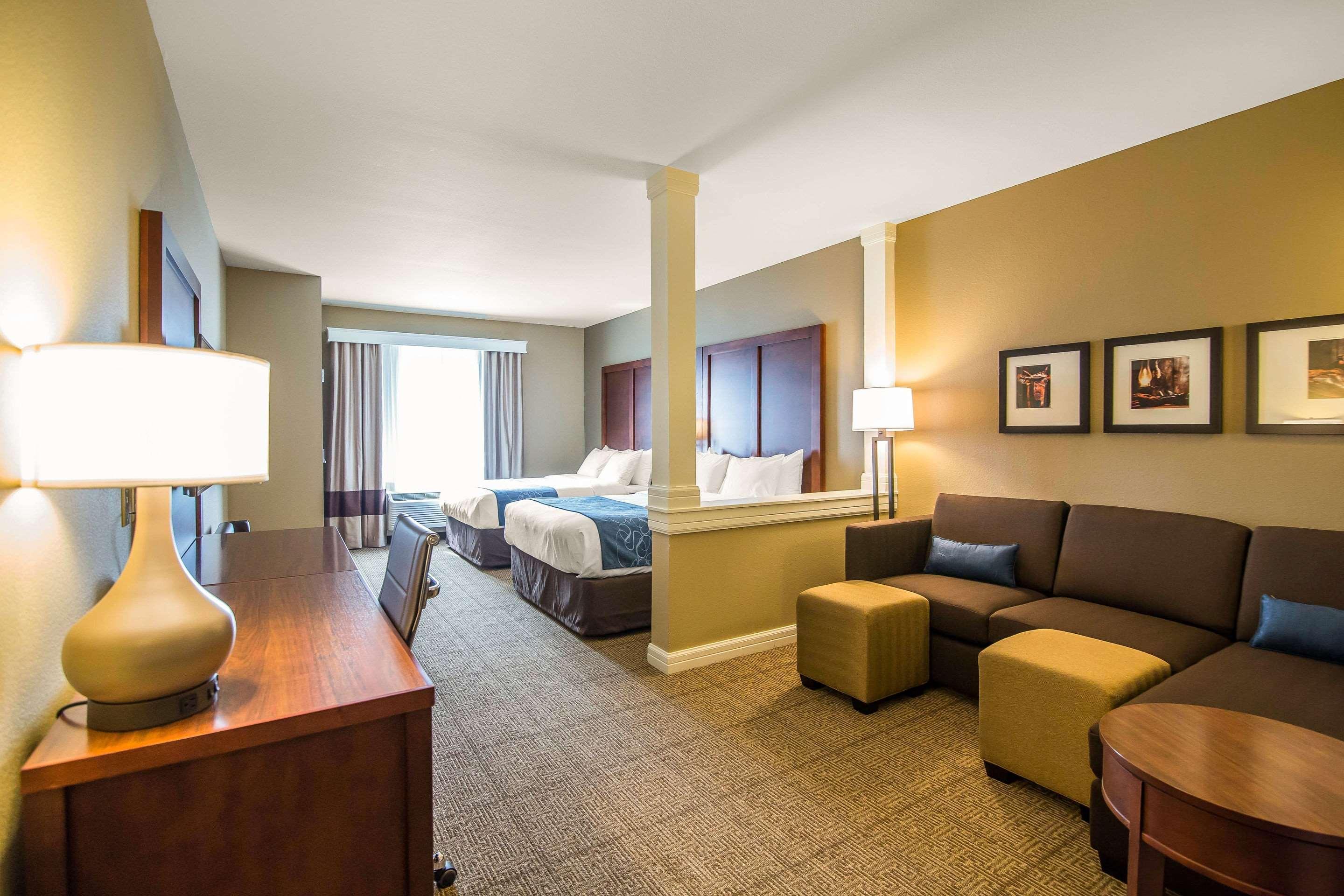 Comfort Suites - Dodge City Zewnętrze zdjęcie