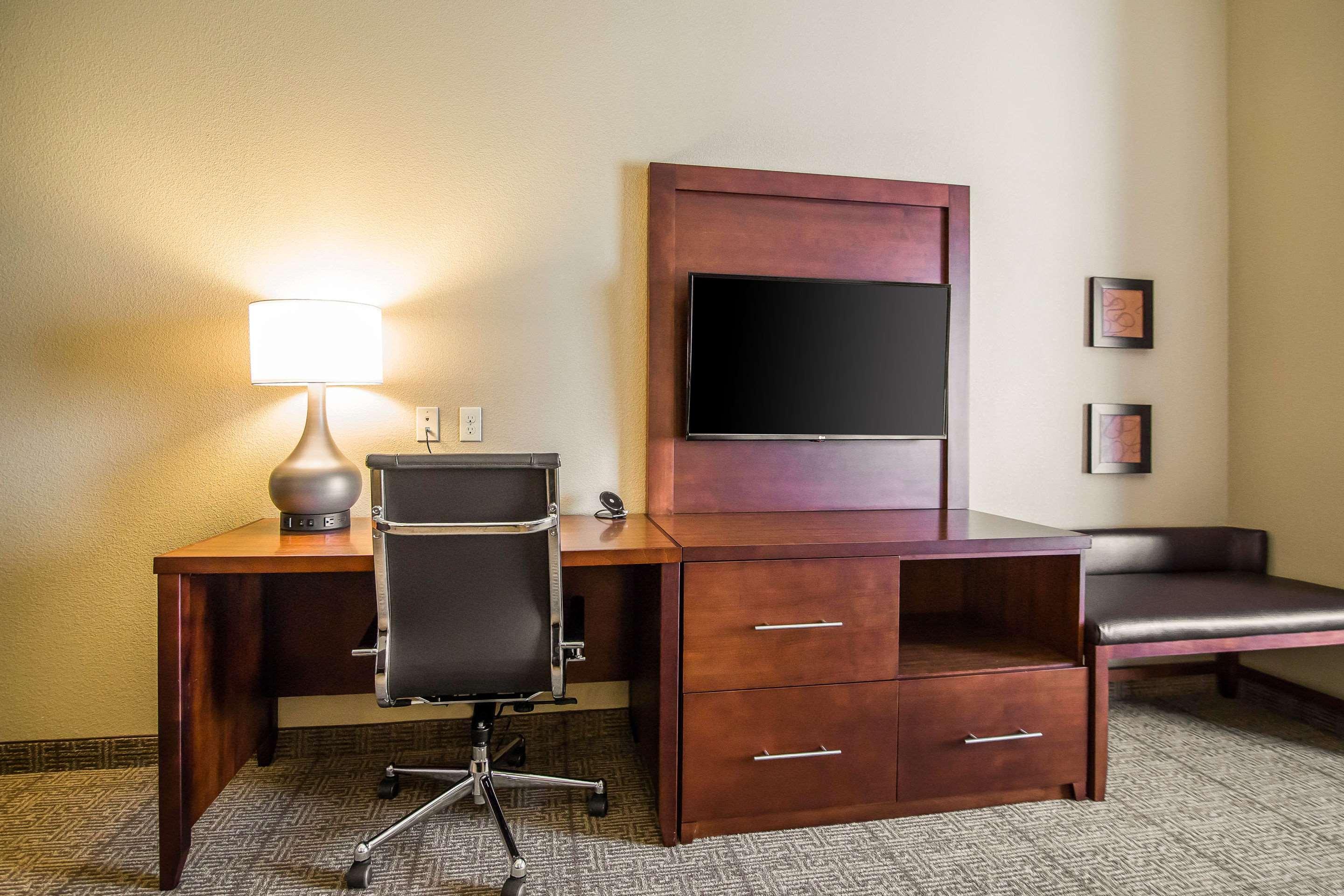 Comfort Suites - Dodge City Zewnętrze zdjęcie