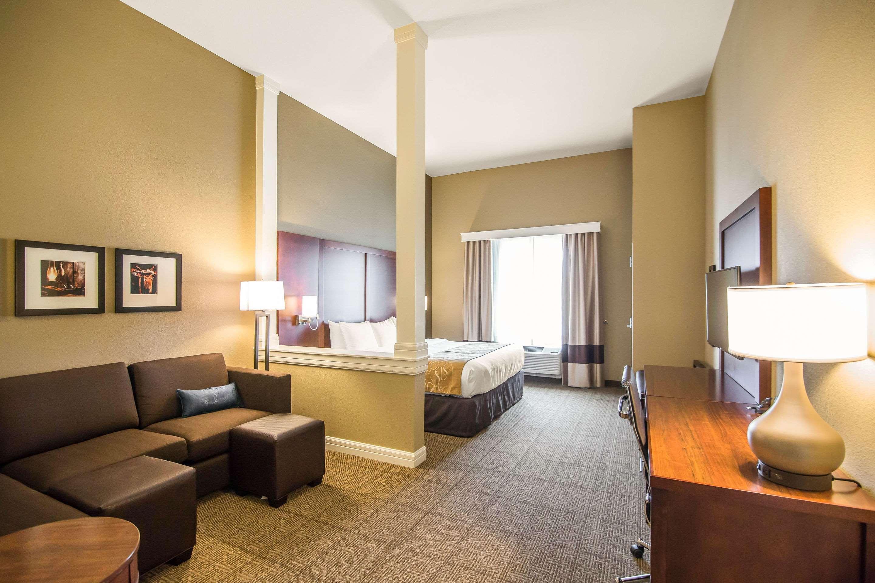 Comfort Suites - Dodge City Zewnętrze zdjęcie