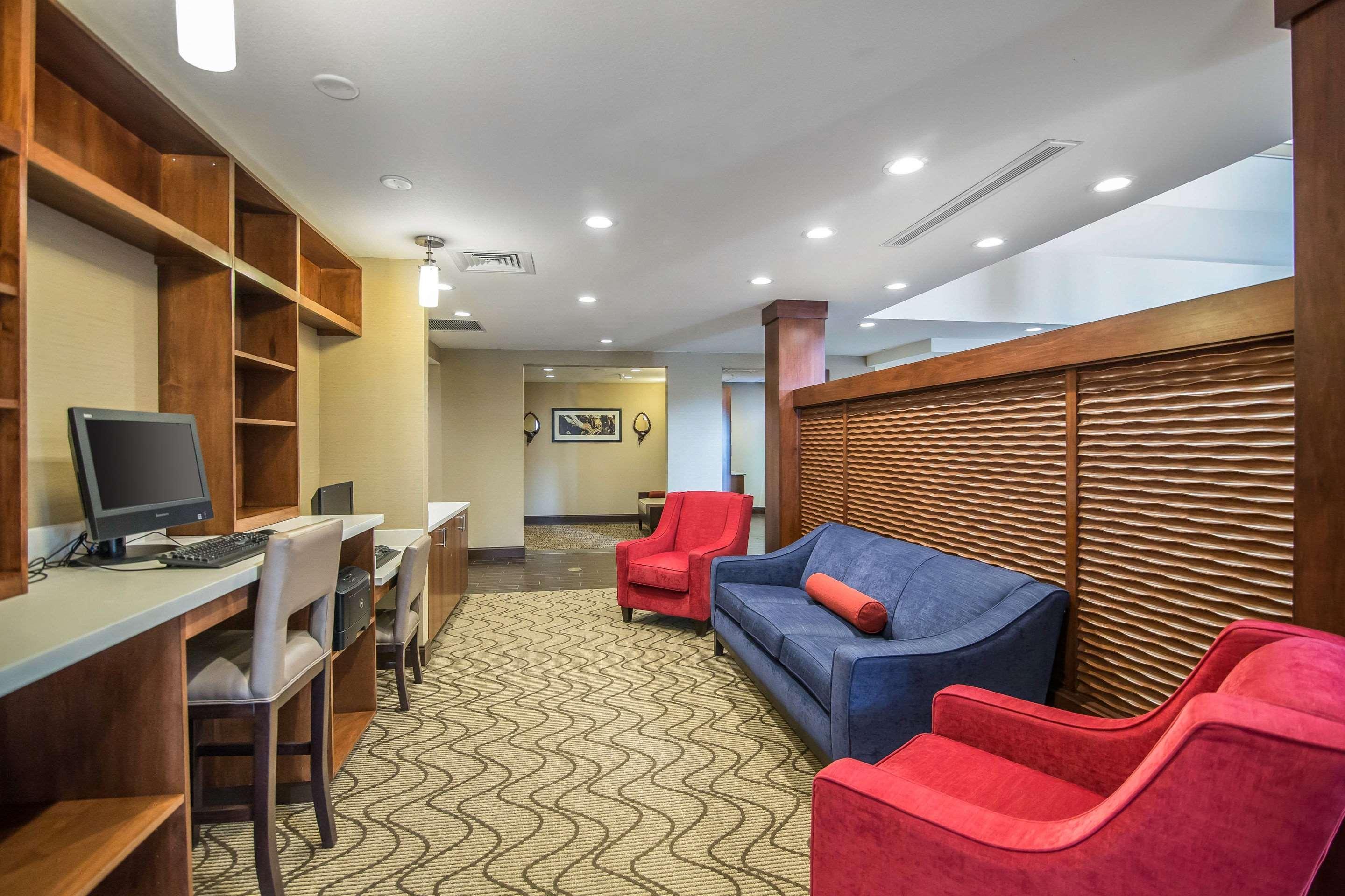 Comfort Suites - Dodge City Zewnętrze zdjęcie