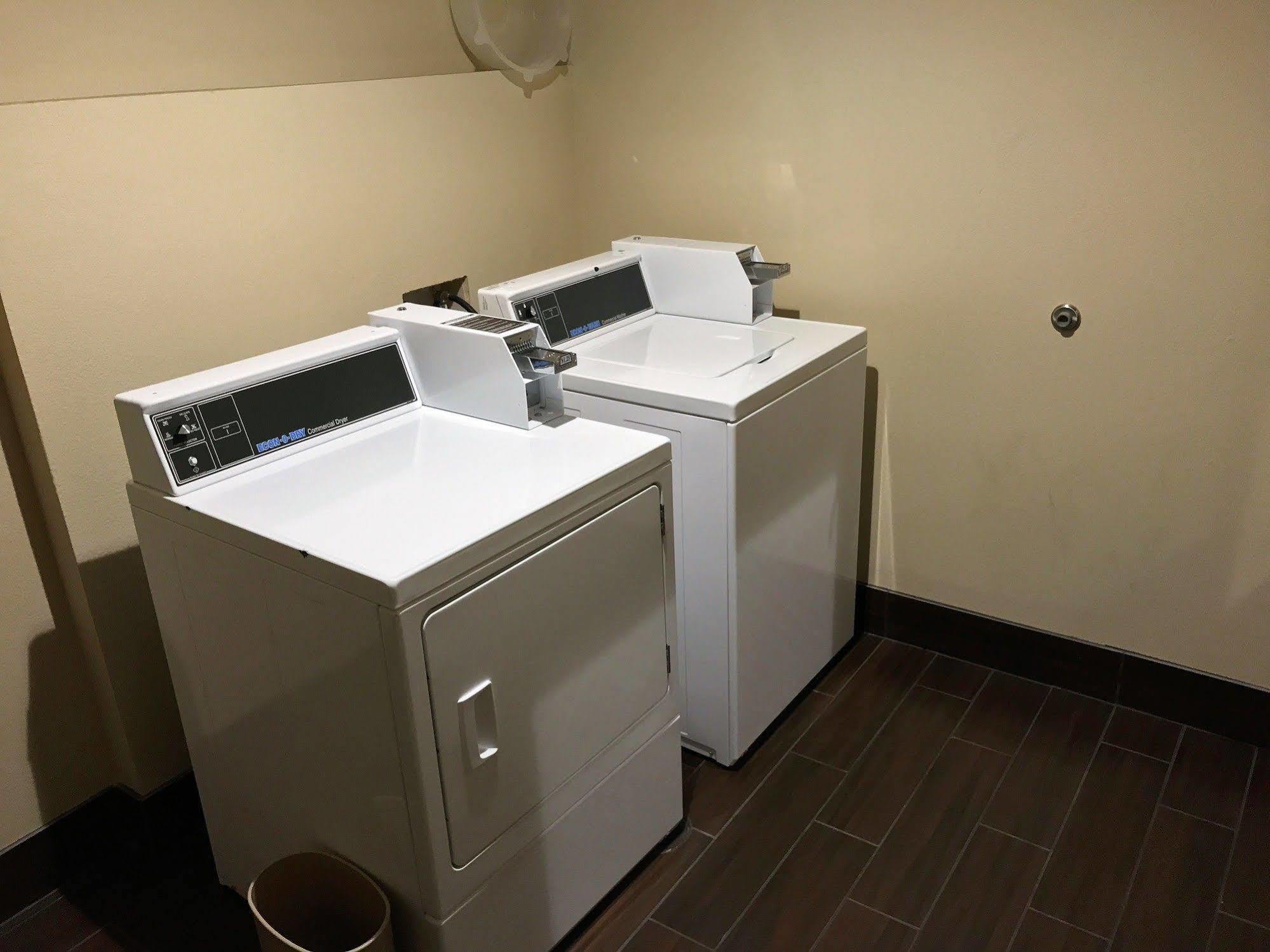 Comfort Suites - Dodge City Zewnętrze zdjęcie